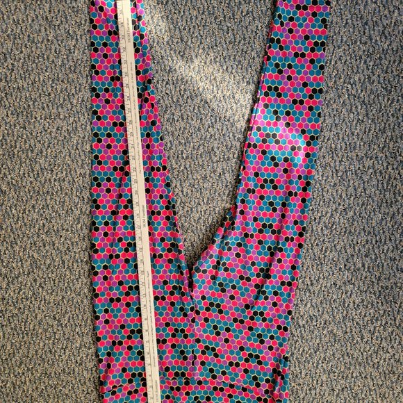 Tall and Curvy LuLaRoe Bright Pink Geometric Buttery Soft Leggings XXL - Picture 11 of 16